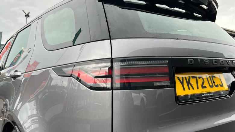 Land Rover Discovery 3.0 D300 R-Dynamic SE 5dr Auto Diesel Station Wagon